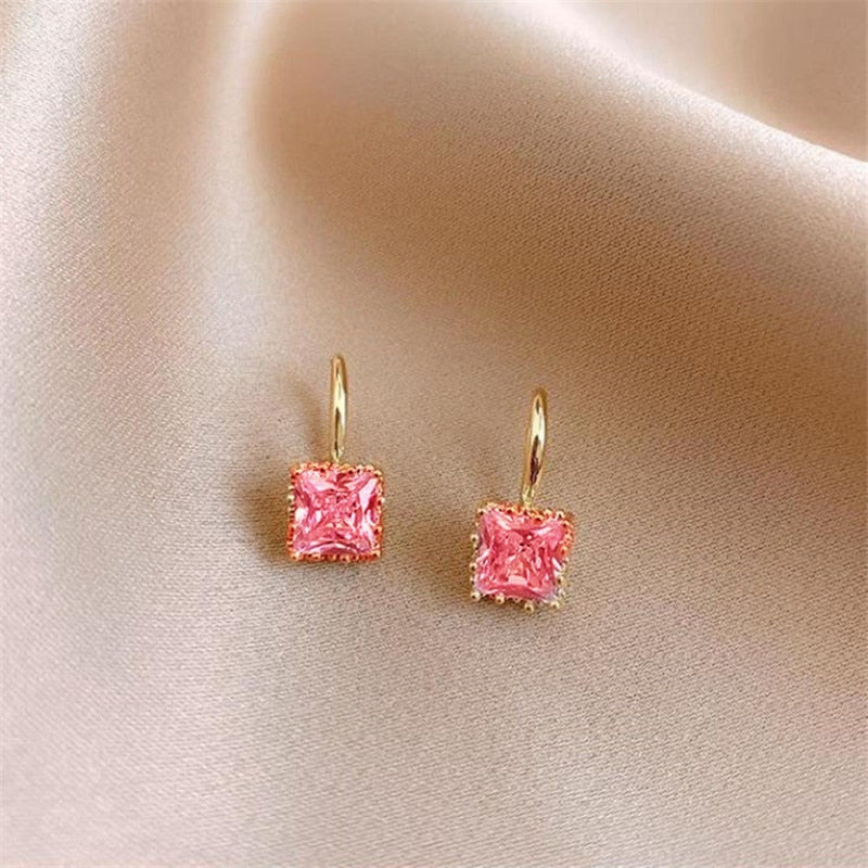 Simple Black White Irregular Polyhedron Pendant Small Earrings 2026 New Girl Unusual Earrings Fashion Korean Jewelry For Woman